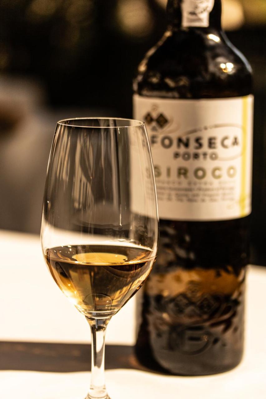 The Vintage House - Douro Hotel Pinhao Exterior photo A glass of white wine